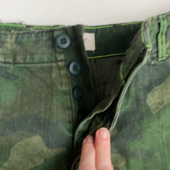 NWT FREE PEOPLE Cutoff Camo Shorts SZ 2 - Picture 5 of 7